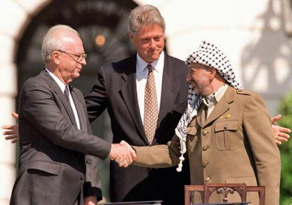 Left to right: Yitzhak Rabin, Bill Clinton and Yasser Arafat at the signing of the 1993 Oslo Accord