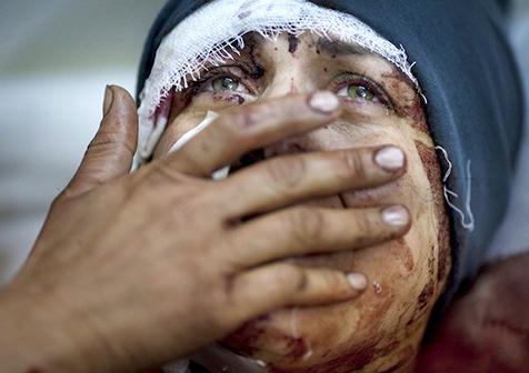 A Syrian woman mourns victims of air strikes in Idlib