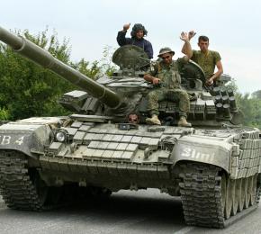 Georgian troops near the town of Tskhinvalli