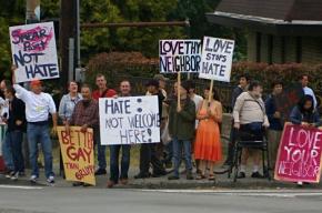 Opponents of anti-LGBT bigotry mobilize in Seattle against Westboro Baptist Church
