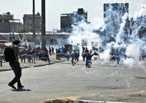 Turkish police use tear gas against protesters in Istanbul