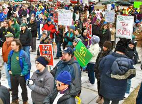 Vermont state workers protest Gov. Shumlin's proposed budget cuts
