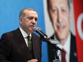 Recep Tayyip Erdoğan speaks at a campaign rally in Istanbul