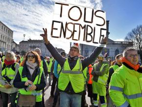 Protesters take to the streets against the Macron government in Charente-Maritime